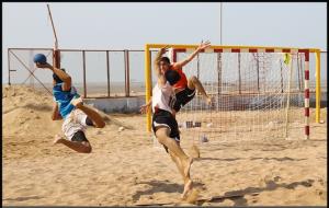 مسابقات هندبال ساحلی نوجوانان کشور در یزد